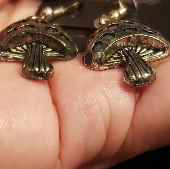 Mushroom Earrings, Very Cool, Very Unusual! French Wires. NWOT. 1" Approx. Cute! - Picture 4 of 4